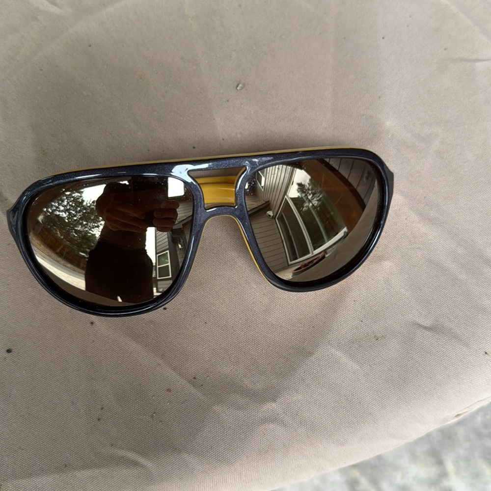 Nike vintage 72 evo567 073 Black and yellow Aviator Sunglasses gold mirror